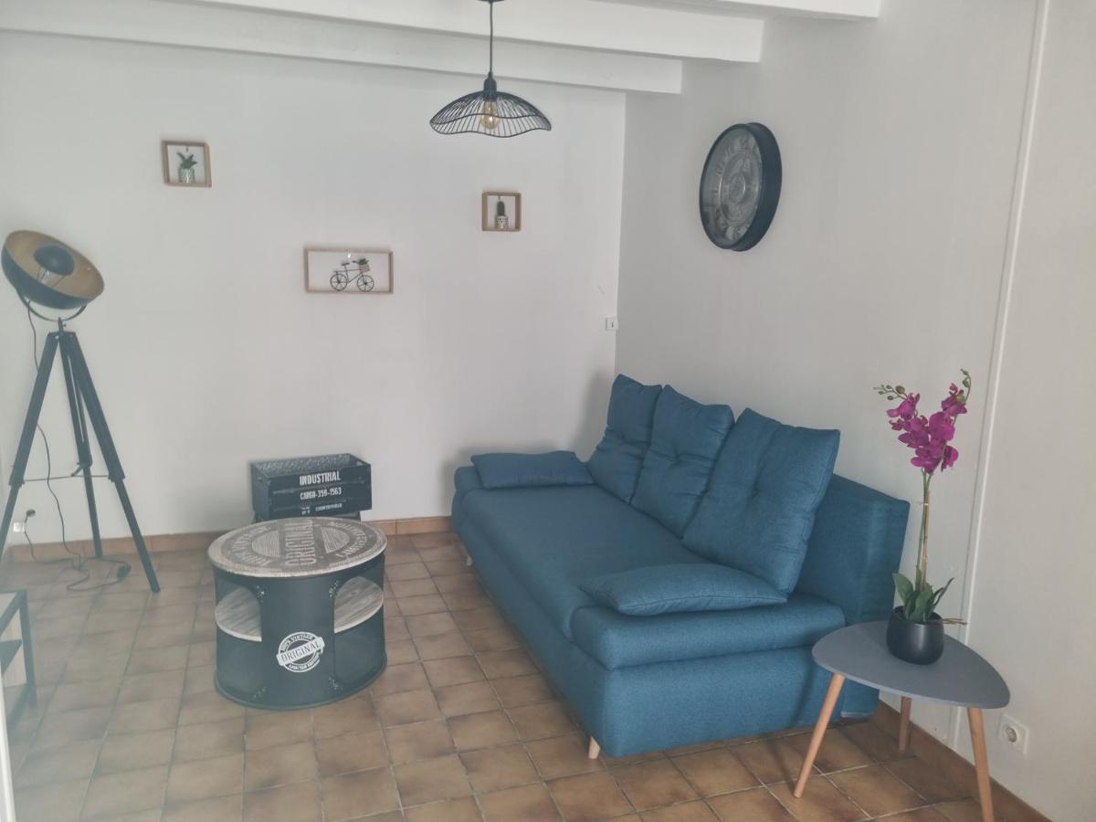 Jolie Petite Maison Dans Village Fortifie Brigueuil Dış mekan fotoğraf
